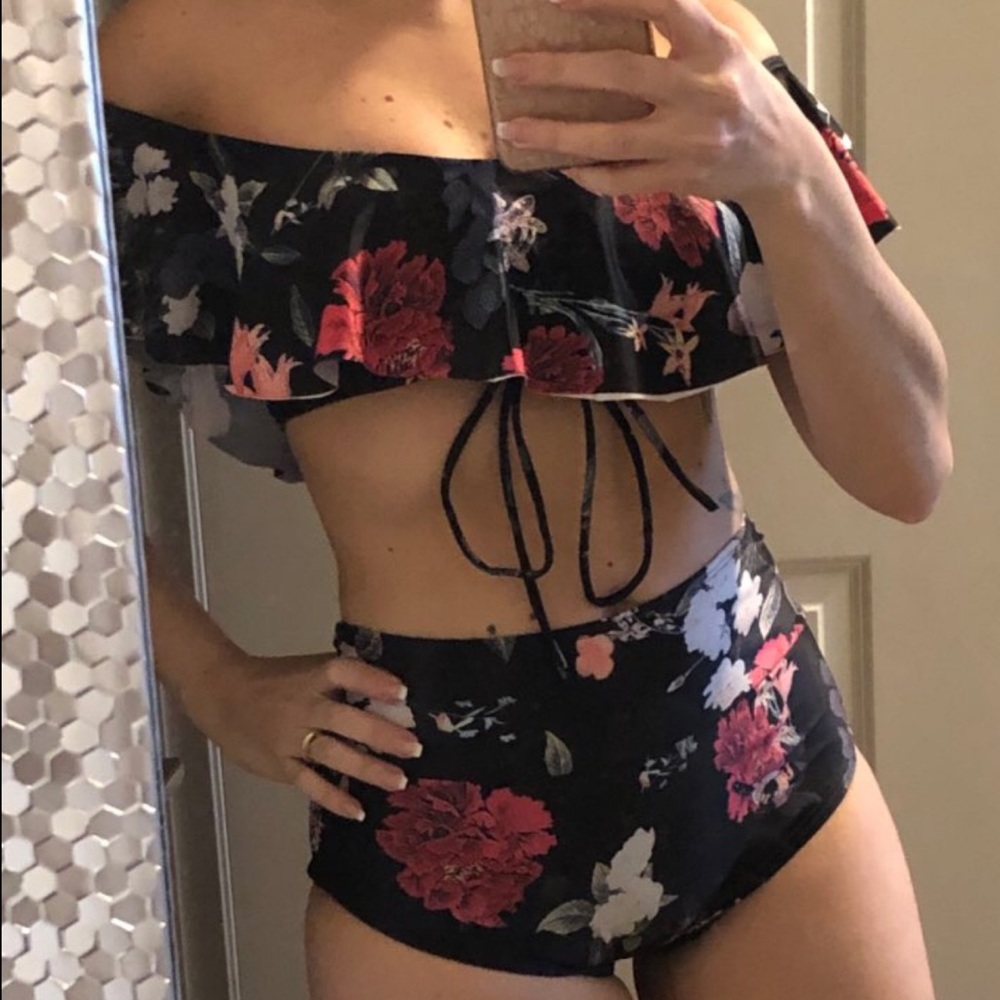 Ruffled Off Shoulder Flower Bikini - Picture 2 of 3